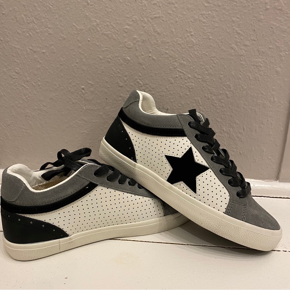 Vintage Havana- Bounce Sneaker - Size 9